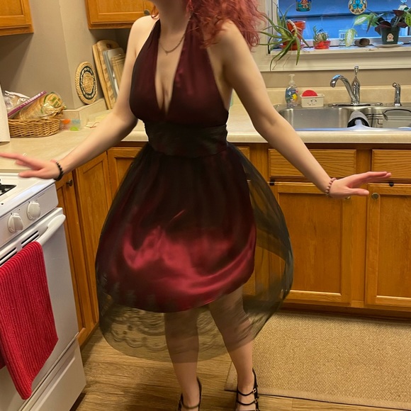 red homecoming/prom dress - Picture 3 of 5